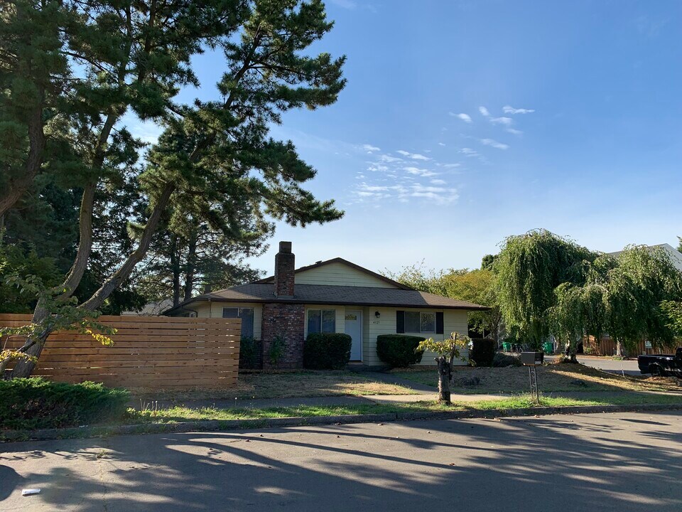 4325 NE 130th Pl in Portland, OR - Building Photo