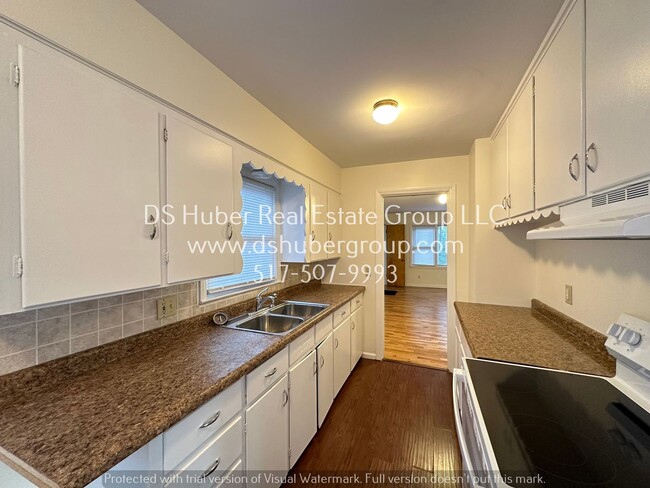 1100 E Malcolm X St in Lansing, MI - Building Photo - Building Photo