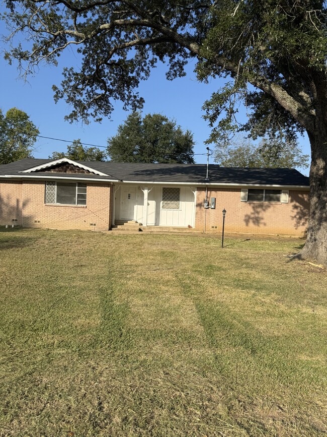 property at 915 N Spring St