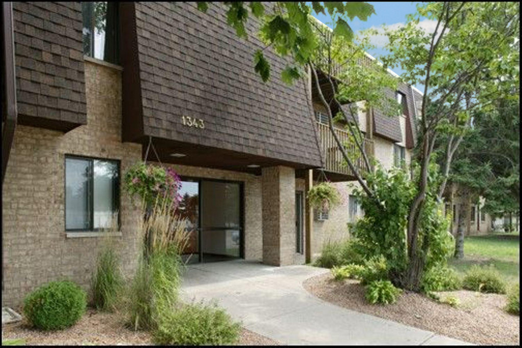 Gentry Apartments in Oakdale, MN