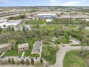 Elmview Apartments in Minot, ND - Building Photo - Building Photo