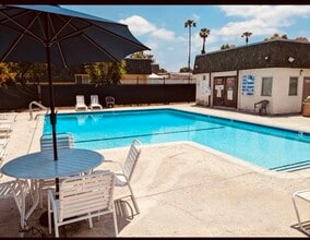 19036 Kittridge St in Los Angeles, CA - Building Photo - Building Photo