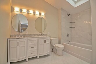 28 Fuller Ter, Unit 2 in Newton, MA - Foto de edificio - Building Photo