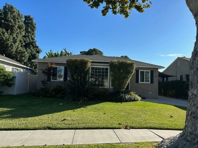 6034 Centralia St in Lakewood, CA - Building Photo - Building Photo