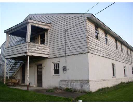 1130 Hyde Park Rd in Leechburg, PA - Building Photo - Building Photo