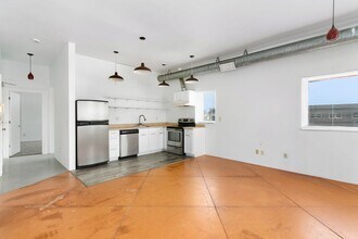 5240 S Tacoma Way in Tacoma, WA - Building Photo - Building Photo