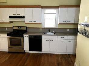 59 Prince St, Unit 2 in Brookline, MA - Building Photo - Building Photo