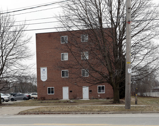 38 Dawson Road Apartments in Guelph, ON - Building Photo - Building Photo