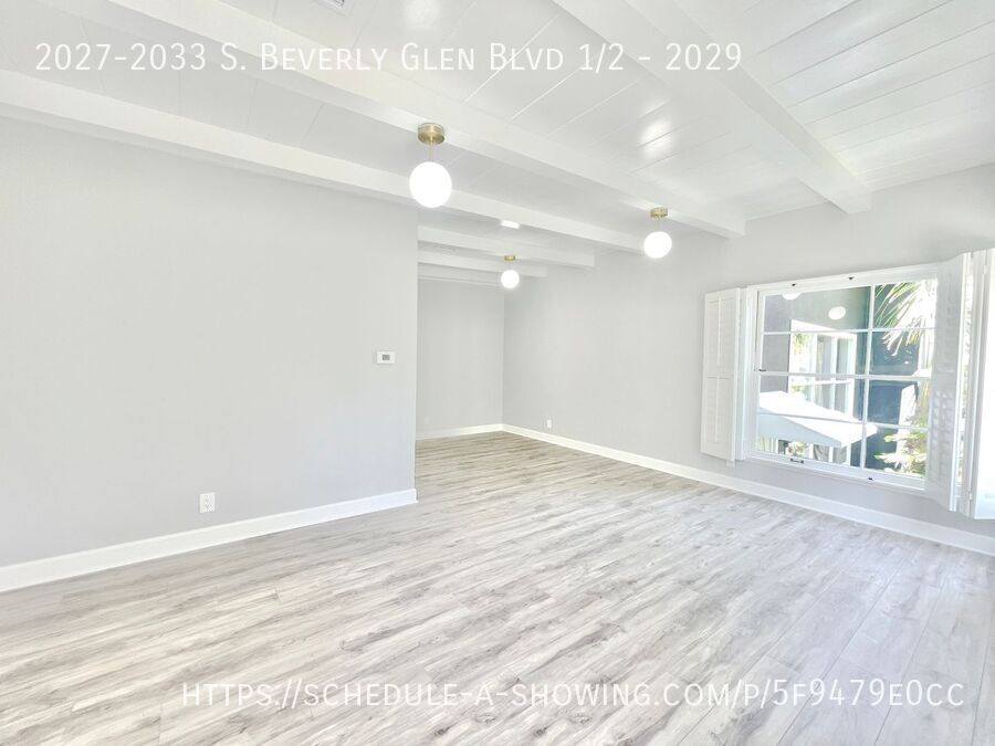 2112 1/2-2033 S Beverly Glen Blvd in Los Angeles, CA - Building Photo