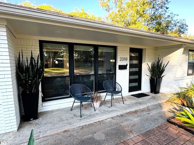 2310 Hialeah Dr in Houston, TX - Building Photo - Building Photo