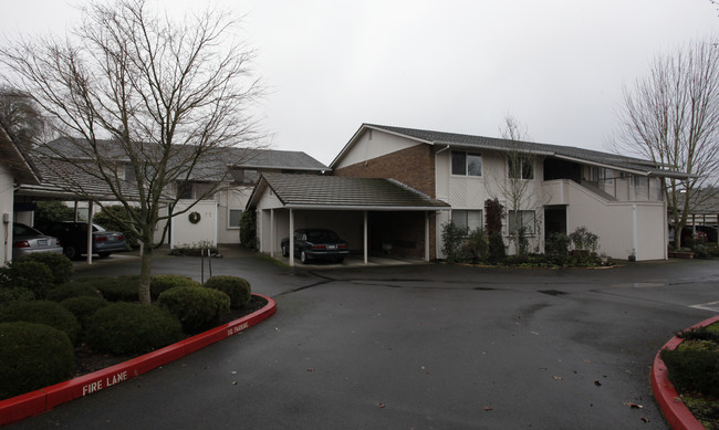 Friendsview Manor in Newberg, OR - Building Photo - Building Photo