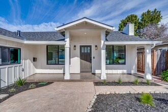 2051 Randolph Dr in San Jose, CA - Foto de edificio - Building Photo