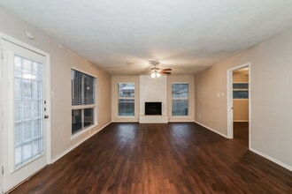 1909 Chelsea Ct in Rosenberg, TX - Foto de edificio - Building Photo