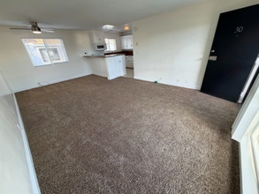 931 W 19th St, Unit 30 in Costa Mesa, CA - Foto de edificio - Building Photo