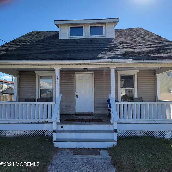 107 18th Ave in Belmar, NJ - Building Photo