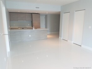 1300 S Miami Ave, Unit PH5110 in Miami, FL - Building Photo - Building Photo