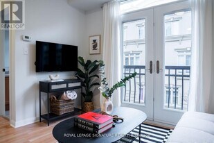 68 Carr St in Toronto, ON - Building Photo