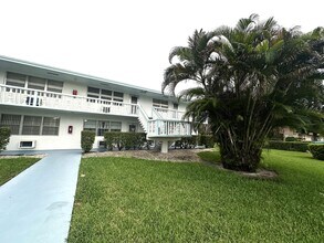130 Dorchester E in West Palm Beach, FL - Building Photo - Building Photo
