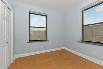 7215 S Yates Blvd in Chicago, IL - Building Photo - Building Photo