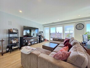 150 W Broadway, Unit PH4 in Boston, MA - Building Photo - Building Photo