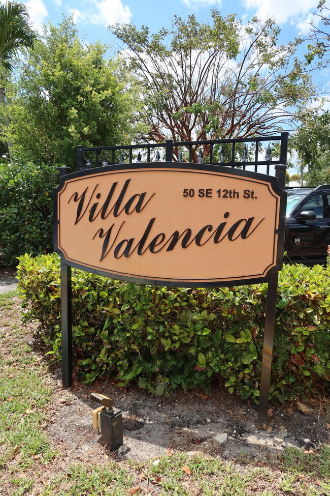 50 SE 12th St in Boca Raton, FL - Building Photo - Building Photo