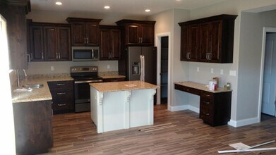 2520 Blackhawk Dr in Santa Clara, UT - Foto de edificio - Building Photo