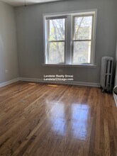 5020 N Harding Ave, Unit 2 in Chicago, IL - Foto de edificio - Building Photo