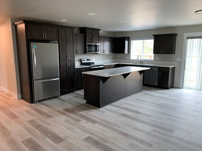 property at 840 W Crystal Ct