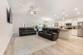 88 Cool Breeze Lp in Freeport, FL - Building Photo - Building Photo