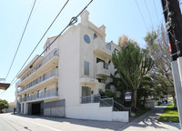 11852 Washington Pl in Mar Vista, CA - Foto de edificio - Building Photo