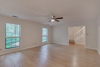130 Briarwood Ln in Richmond Hill, GA - Building Photo - Building Photo