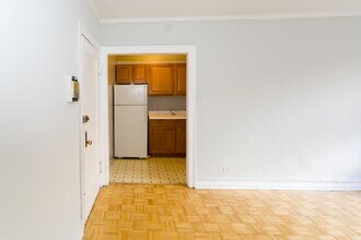 716 W Belmont in Chicago, IL - Building Photo - Building Photo
