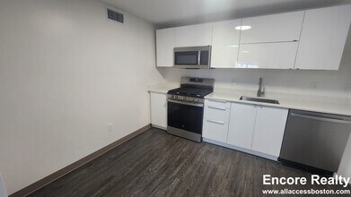 8 Darling St, Unit 11 in Boston, MA - Building Photo - Building Photo