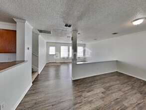 2440 Marimont Ln in Lancaster, TX - Foto de edificio - Building Photo