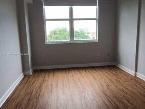 3180 Coral Way, Unit 305 in Coral Gables, FL - Building Photo - Building Photo