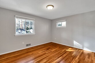 5207 Gainsborough Dr in Fairfax, VA - Building Photo - Building Photo