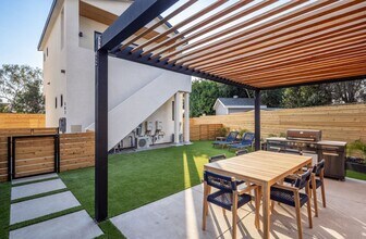 4678 Firestone St in San Diego, CA - Foto de edificio - Building Photo