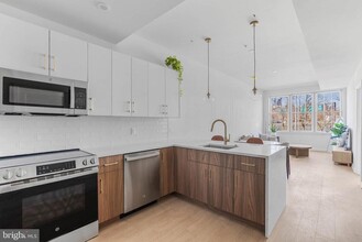 4240 Chestnut St in Philadelphia, PA - Building Photo - Building Photo
