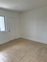 17 W 10th St in Hialeah, FL - Building Photo - Building Photo