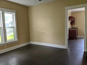 360 Augusta Ave in Dekalb, IL - Building Photo - Building Photo