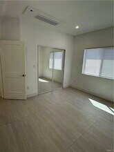 22352 1/2 Schoenborn St in Los Angeles, CA - Building Photo - Building Photo