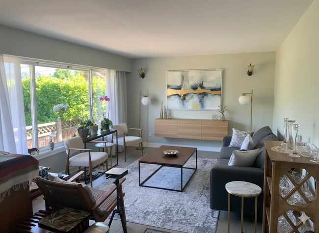 995 Aubeneau Cres in West Vancouver, BC - Building Photo - Building Photo