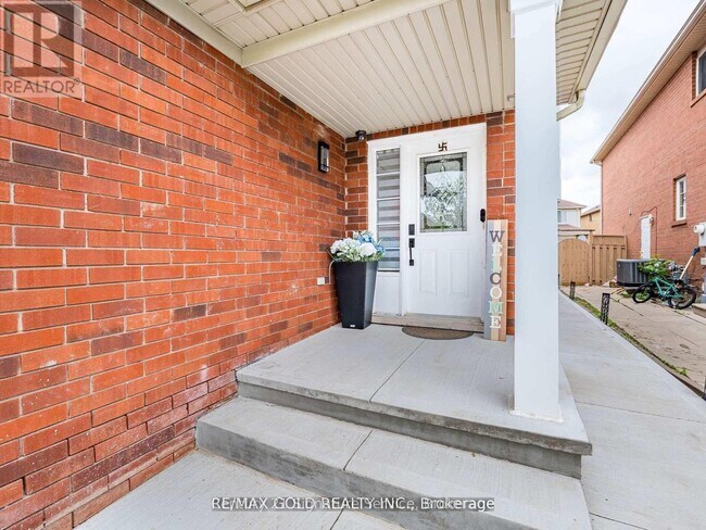 7 Dunlop Ct in Brampton, ON - Building Photo - Building Photo