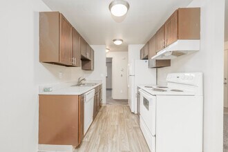 Southern Pines in Lakewood, WA - Building Photo - Building Photo