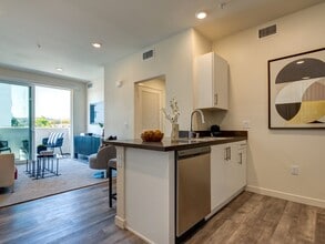 3500 Chesapeake in Los Angeles, CA - Building Photo - Interior Photo