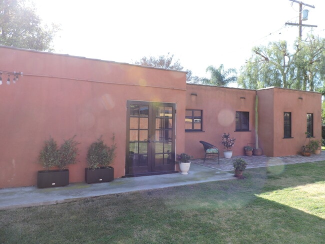 3751 Olive Ave, Unit B in Long Beach, CA - Building Photo - Building Photo