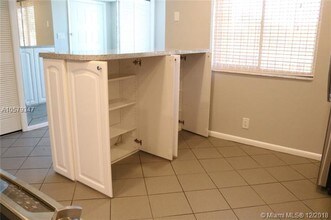 16571 Blatt Blvd-Unit -201 in Weston, FL - Building Photo - Building Photo