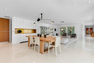 250 Knollwood Dr in Key Biscayne, FL - Building Photo - Building Photo