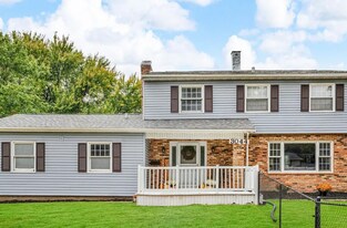 3044 Jersey Ridge Rd in Davenport, IA - Building Photo