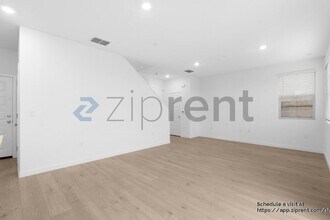 8492 Anker Wy in Elk Grove, CA - Building Photo - Building Photo